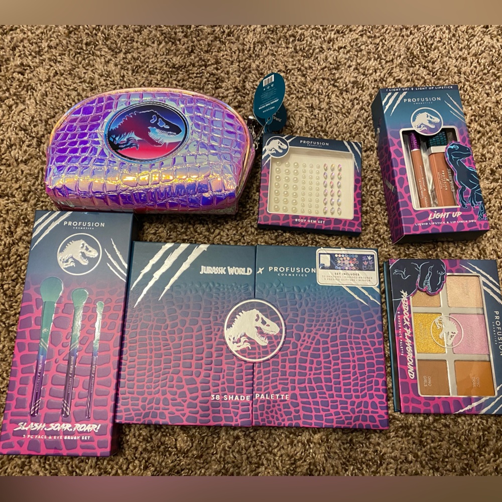 Jurassic World Profusion Cosmetics